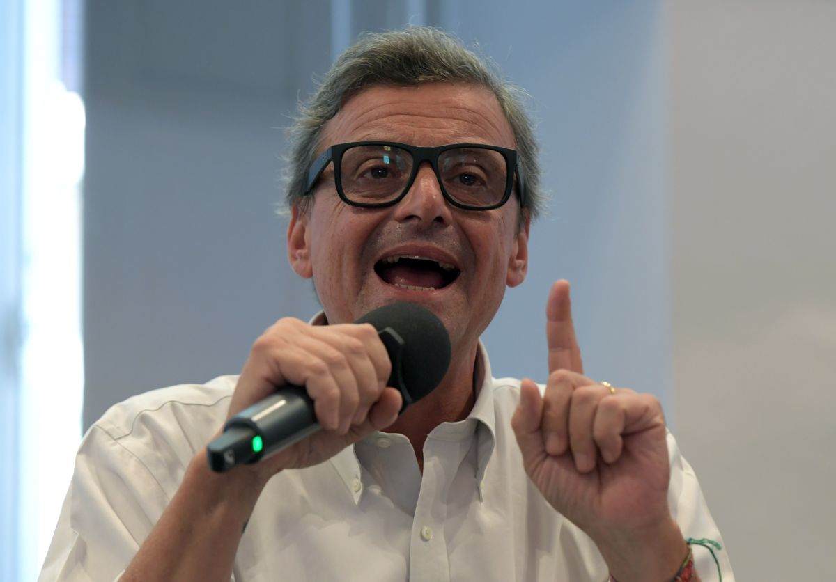 Pnrr, Calenda “Il gruppo Azione-Italia Viva si asterrà”