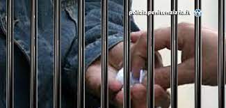 Va a colloquio con il marito detenuto e gli porta un etto di “fumo”, bloccata dall’unità cinofila