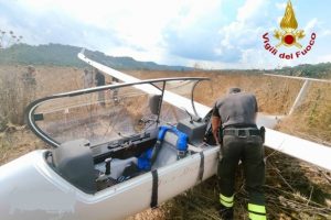 Aliante decollato da Rieti rischia di schiantarsi sulla A1