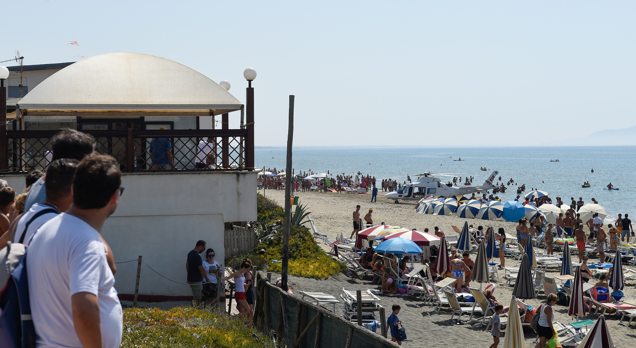 Latina – Minorenne sviene in spiaggia durante una festa: gli amici la filmano sotto la gonna e pubblicano il video su Instagram. Quattro indagati