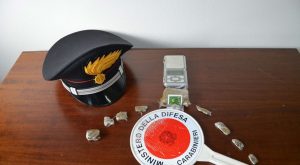 Terni, blitz dei carabinieri a casa di due iracheni che nascondono droga e anabolizzanti