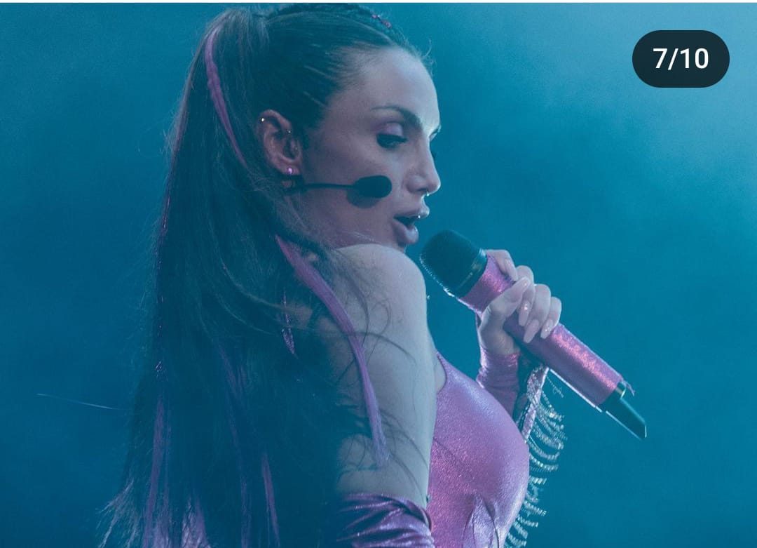 Elettra Lamborghini “incendia” Vallerano con il suo show