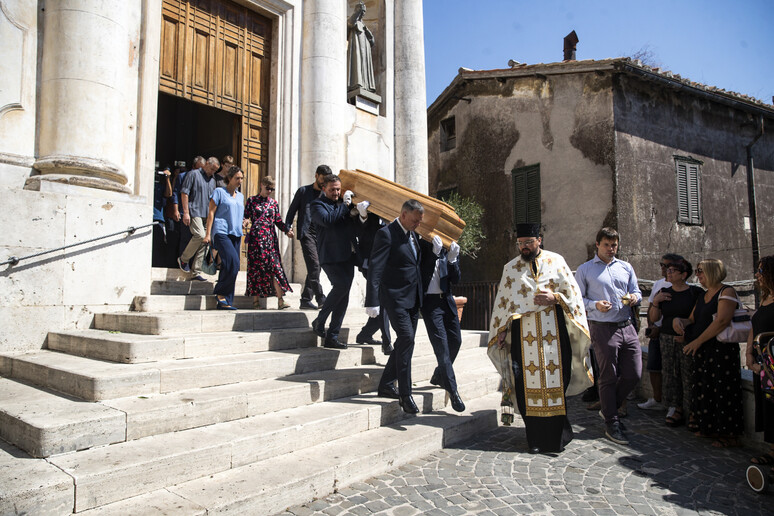 Castel Madama – L’ultimo saluto al piccolo Stephan, il bimbo di 8 anni morto alle Terme di Cretone