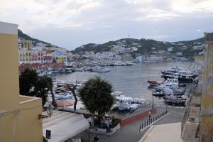 Guardia Costiera salva turista durante giro turistico a Ponza