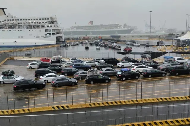 Civitavecchia, nave da crociera rompe gli ormeggi: paura al porto