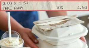 Monte Amiata, la sorpresa sullo scontrino: 4,5 euro per posate e tovaglioli. «Mi hanno dato 1 kit invece che 3»