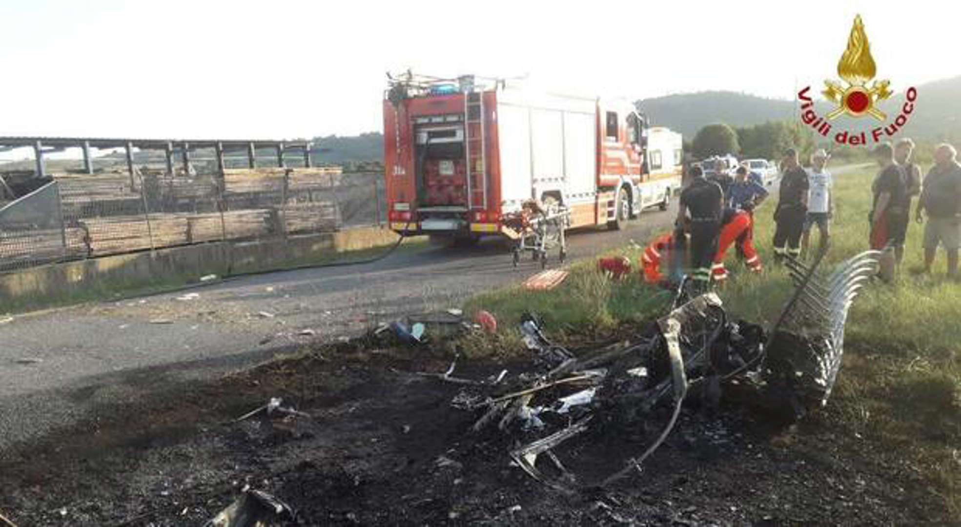 Campagnano (Rm) – Ultraleggero finisce fuori pista durante l’atterraggio ed esplode: ferito il pilota