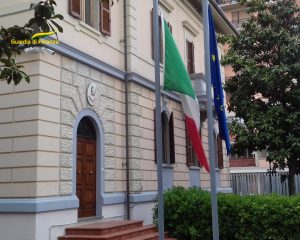 Lavorava come meccanico “in nero” e percepiva reddito di cittadinanza: segnalato alla Guardia di Finanza