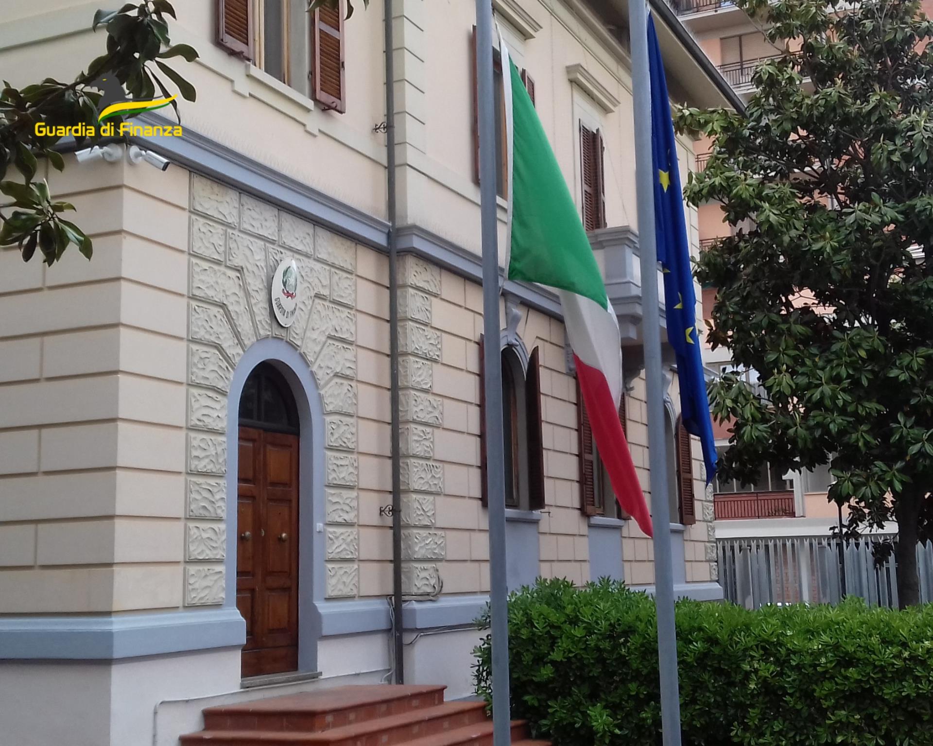 Lavorava come meccanico “in nero” e percepiva reddito di cittadinanza: segnalato alla Guardia di Finanza