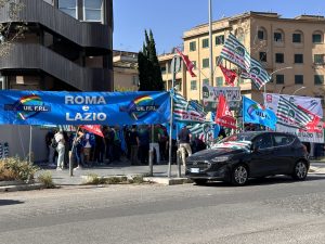 Lazio – Sanitá, in piazza lavoratori Rsa. Manifestazione davanti la regione