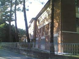 Via ai lavori alle scuole di Orte, dura protesta delle famiglie per lo spostamento di 12 classi