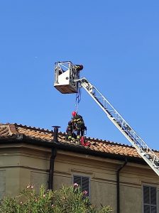 Viterbo – Tetto “anomalo” a Porta Romana, intervengono i vigili del fuoco
