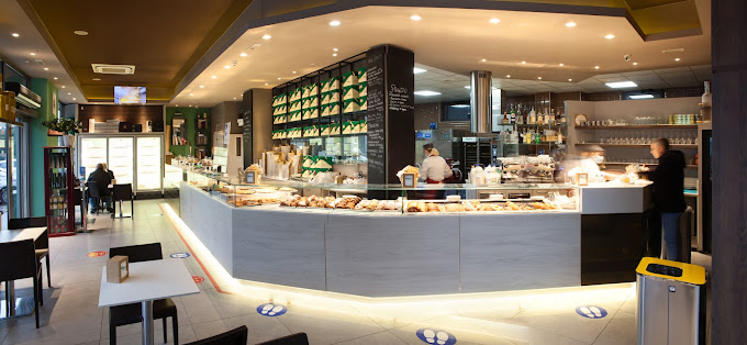 Frosinone – Furto nella famosa pasticceria Dolcemascolo, bottino 7mila euro tra champagne e vini di pregio