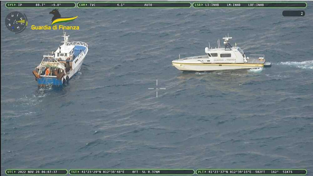 Gaeta, “pizzicati” dalla Finanza tre pescherecci con reti a strascico: elevate multe per 12mila euro