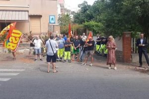 A Santa Marinella dipendenti Gesam contro ditta e Comune, ma la protesta si spacca in due