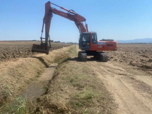 Tarquinia – Pulizia dei fossi, lavoro a pieno ritmo del Consorzio di bonifica litorale nord