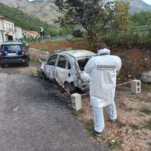 Lenola – A fuoco auto del sindaco, indagano i carabinieri su dolo