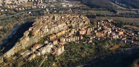 Orte – Cittadina rapinata davanti all’Eurospin, FdI alza la voce “Situazione fuori controllo, sindaco prenda provvedimenti”