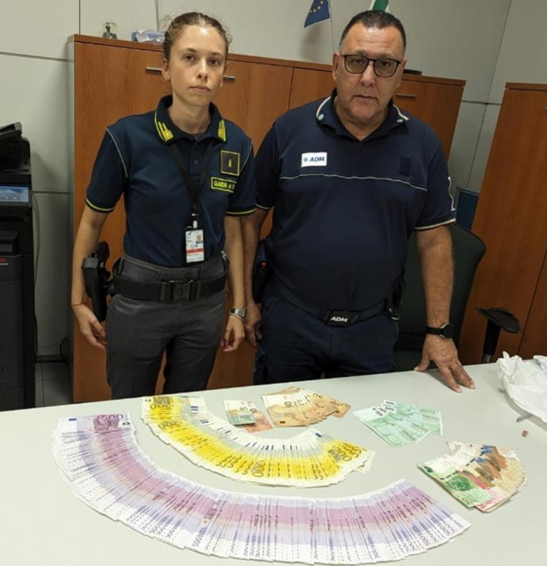 Fermato all’aeroporto con oltre 150mila euro non dichiarati