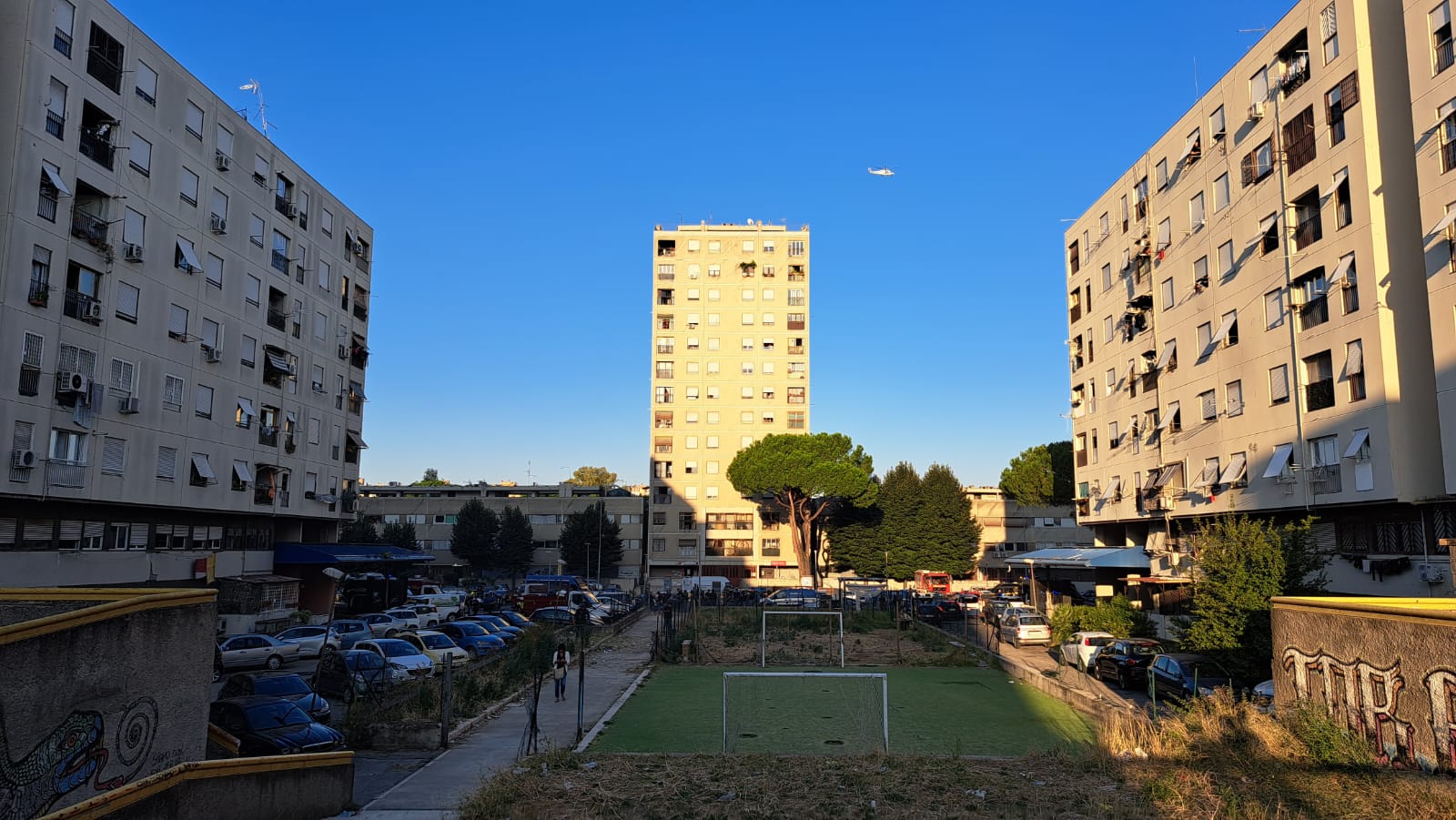 Roma – Operazione legalità  interforze a Tor Bella Monaca: un elicottero, droni e cani antidroga