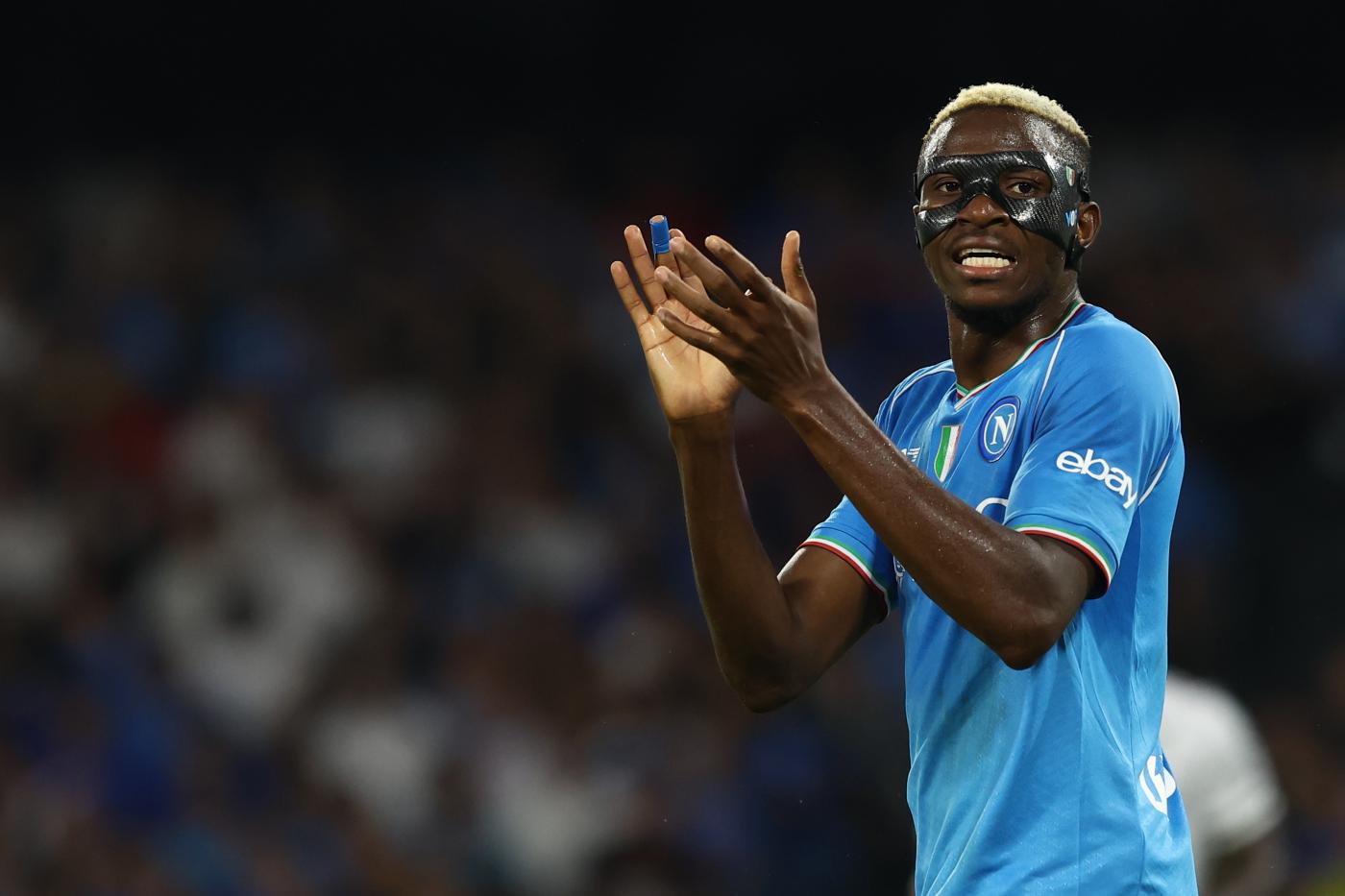 Napoli, Osimhen spegne tensione: messaggio d’amore alla tifoseria