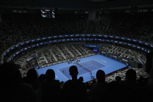 Tennis, decollano le Finals: Torino pazza di Sinner, battuto Tsitsipas adesso Djokovic