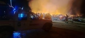 Ladispoli, domato l’incendio di rotoballe a Monteroni: impiegati oltre 20mila litri d’acqua (FOTO)