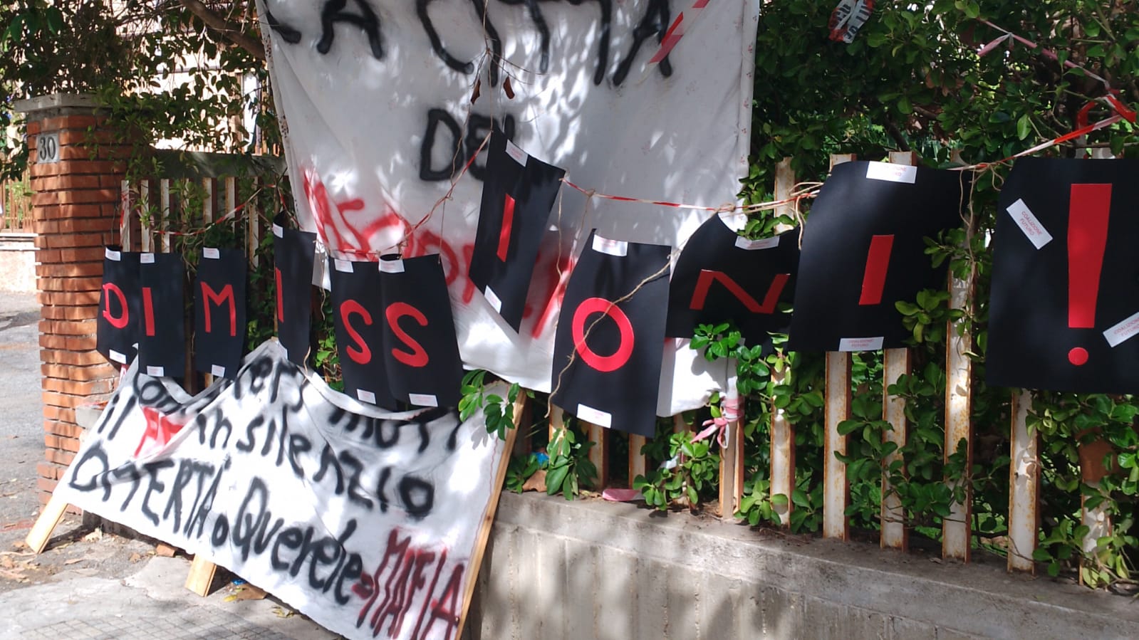 Sexygate a Santa Marinella, in Consiglio la maggioranza fa quadrato intorno a Tidei: “Piena fiducia al sindaco”