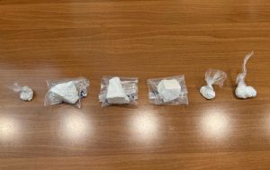 Spacciava mentre era ai domiciliari: albanese trovato in casa con due etti di cocaina