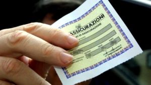 Colleferro – Falsi incidenti e cospicui risarcimenti truffando assicurazioni, indagate 21 persone