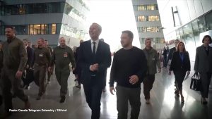 Zelensky al quartier generale della Nato