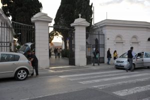 Civitavecchia – Petrelli: “Ingressi ai cimiteri senza strisce pedonali sono un pericolo per i cittadini”