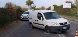 Paura sul litorale nord: ruba un furgone pieno di coltelli e semina il panico tra Ladispoli e Civitavecchia (FOTO)