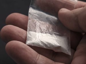 Tuscania: cocaina tra gli attrezzi da lavoro in macchina, denunciato elettricista quarantenne