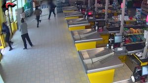 Carabinieri sgominano nel foggiano banda di rapinatori e spacciatori