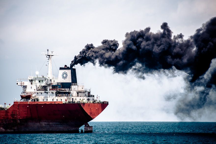 Civitavecchia, fumi inquinanti dalla nave: denunciato comandante di mercantile portoghese