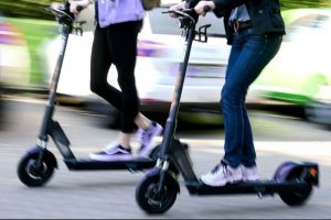 Ladispoli, buca sulla ciclabile: turista s’infortuna e ora vuole denunciare il Comune