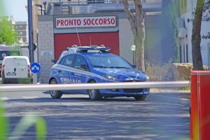 Panico all’ospedale di Civitavecchia, scappa dal Pronto soccorso e minaccia il suicidio: 60enne salvato dalla Polizia