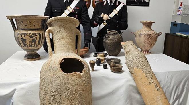 Maccarese, viaggia col furgone pieno di reperti archeologici: denunciato 67enne