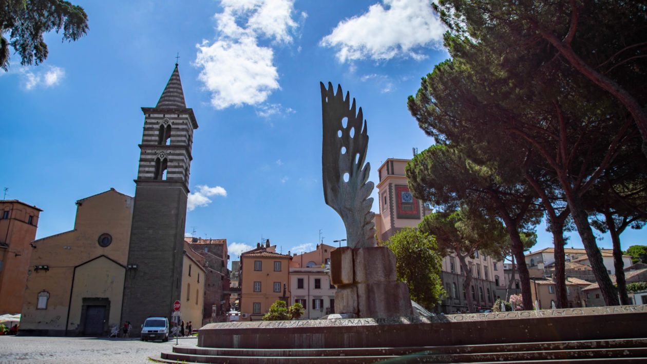 “Dalle 18 piazza del Sacrario diventa piazza dello spaccio e nessuno dice nulla”