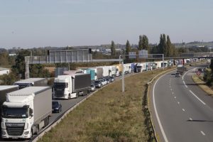 Statistica Italpress: gli italiani usano l’auto sia per spostamenti quotidiani che per vacanze