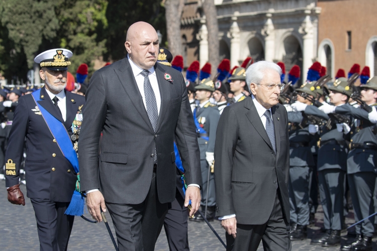 Giorno dell’Unità Nazionale e Giornata delle Forze Armate, Mattarella all’Altare della Patria depone una corona di alloro