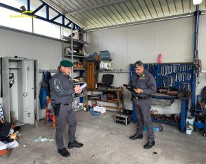 Meccanico nasconde nell’officina (abusiva) mezzo chilo di coca: arrestato