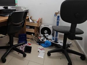 Lavinio – Devastata sede Flai CGIL, mobili e computer rotti. La solidarietà della politica