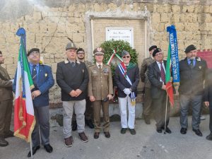 L’Ansi di Civitavecchia a Napoli per ricordare il sergente Maggiore Cuomo a trent’anni dalla morte