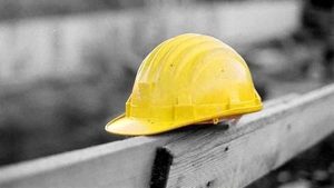 Incidente sul lavoro a Formia, cade da impalcatura in cantiere edile: grave operaio 46enne
