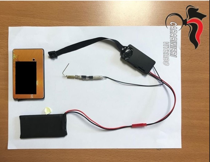 Viterbo – All’esame di guida munito di telecamera e auricolare: scoperto e denunciato dai carabinieri