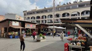 Civitavecchia – L’associazione Amici del mercato: “Restyling di piazza Regina Margherita bello ma poco funzionale”