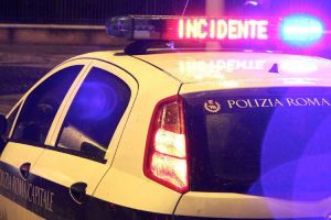 Roma, frontale auto-scooter nella notte: muore 30enne ecuadoriano