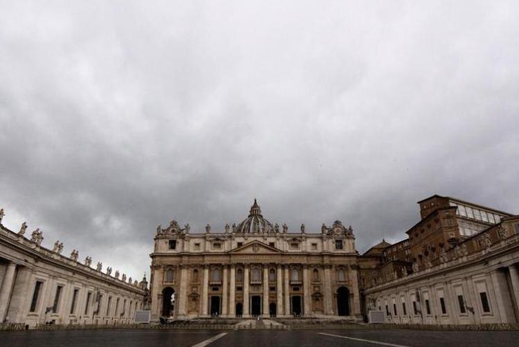 Roma, carica il cellulare al gruppo radiogeno della sicurezza del Vaticano: arrestato tunisino 29enne